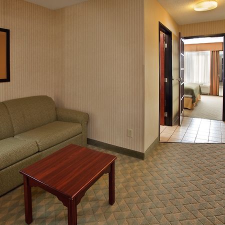 Spark By Hilton Lansing Exterior photo